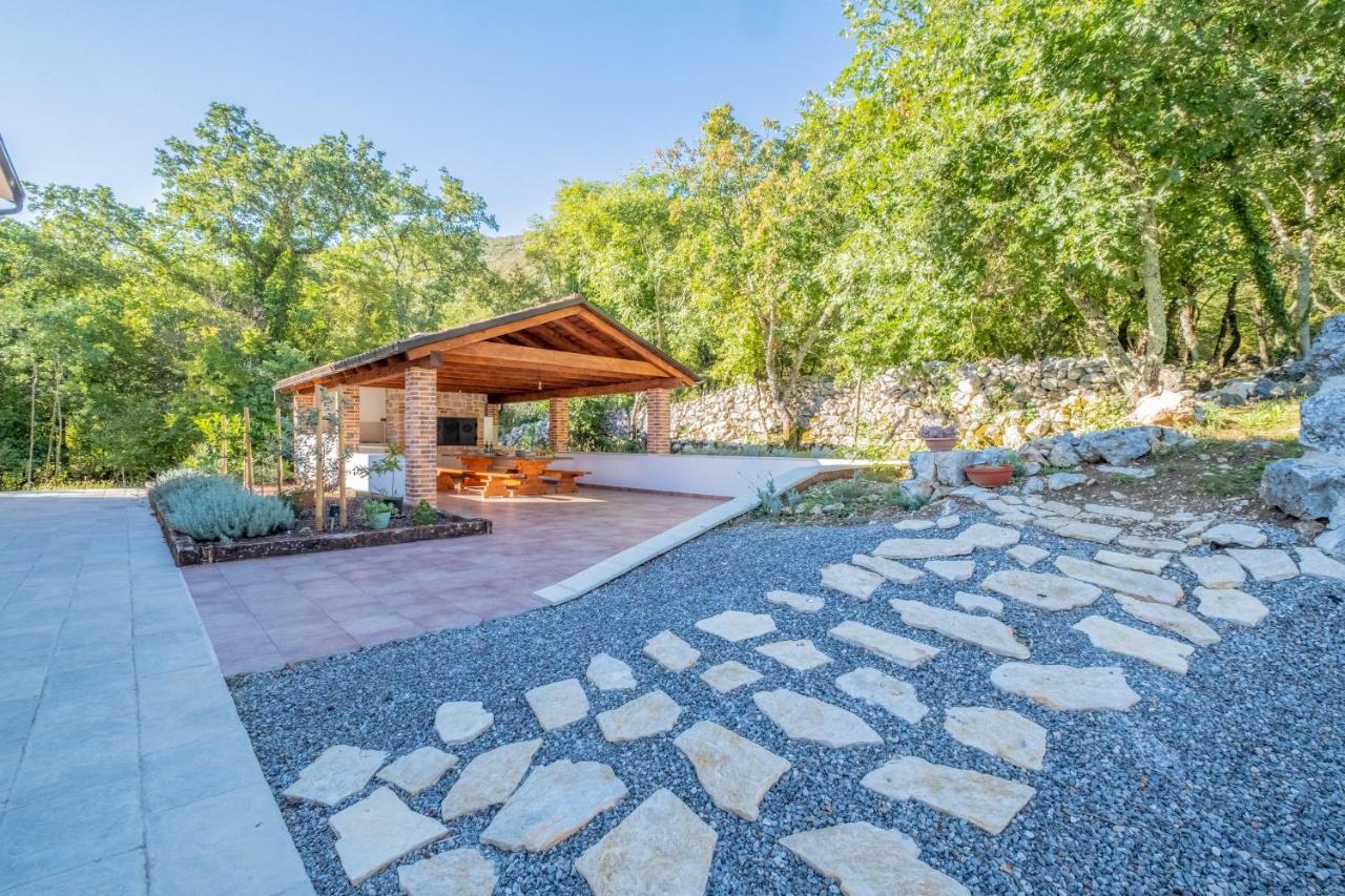Amazing 4 Bedroom Villa With Swimming Pool And Wifi, Family Frendly Tribalj  Kültér fotó