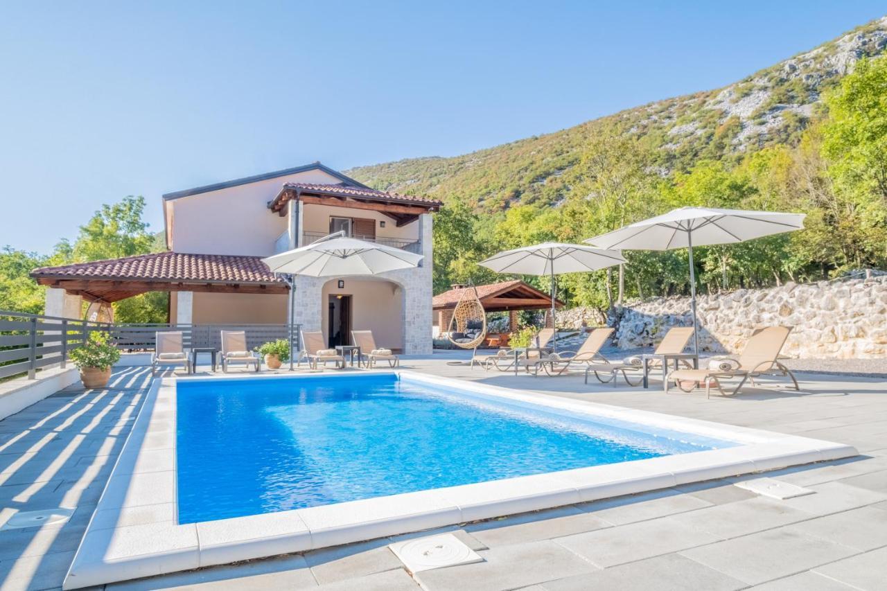 Amazing 4 Bedroom Villa With Swimming Pool And Wifi, Family Frendly Tribalj  Kültér fotó