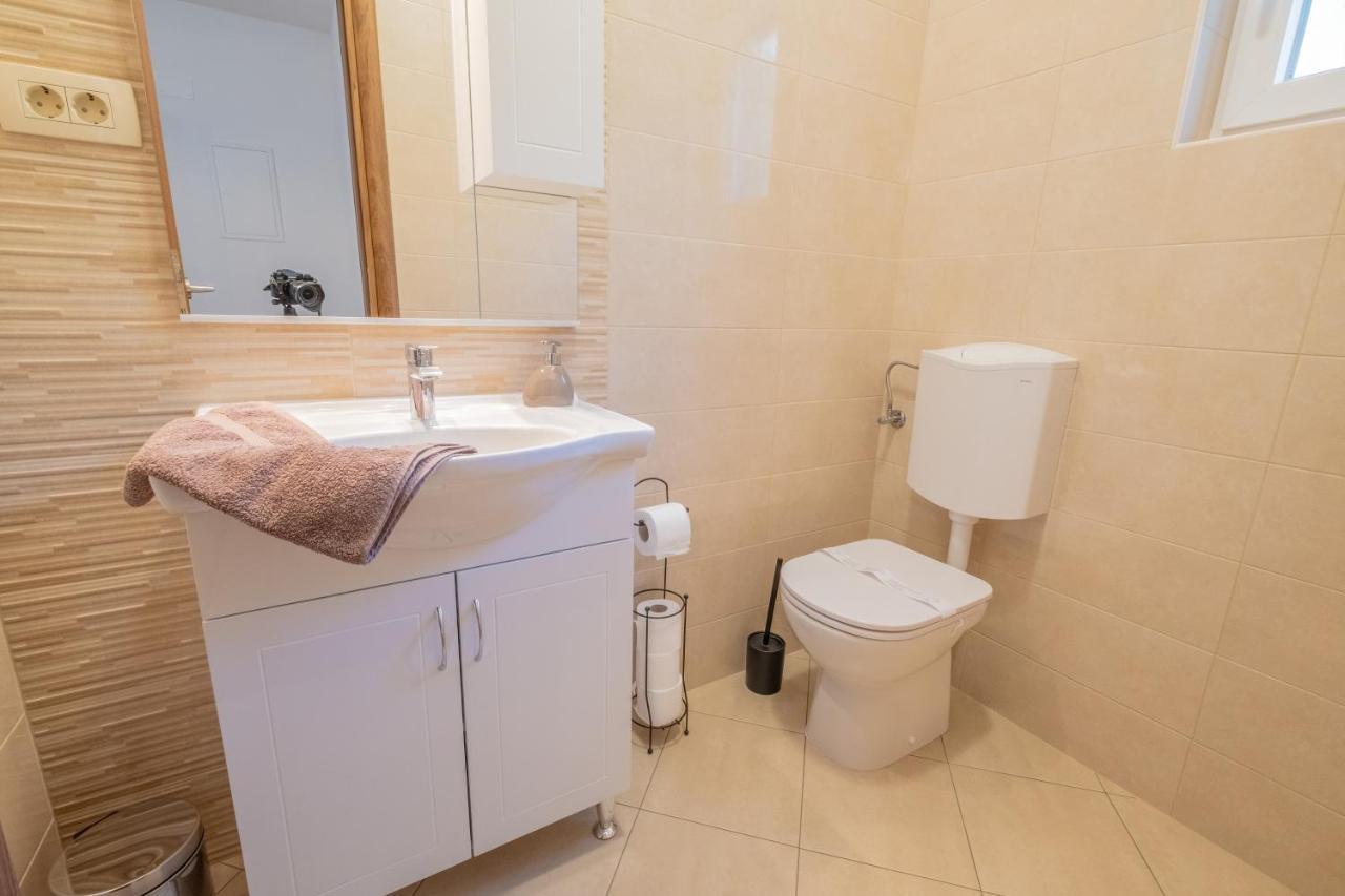 Amazing 4 Bedroom Villa With Swimming Pool And Wifi, Family Frendly Tribalj  Kültér fotó