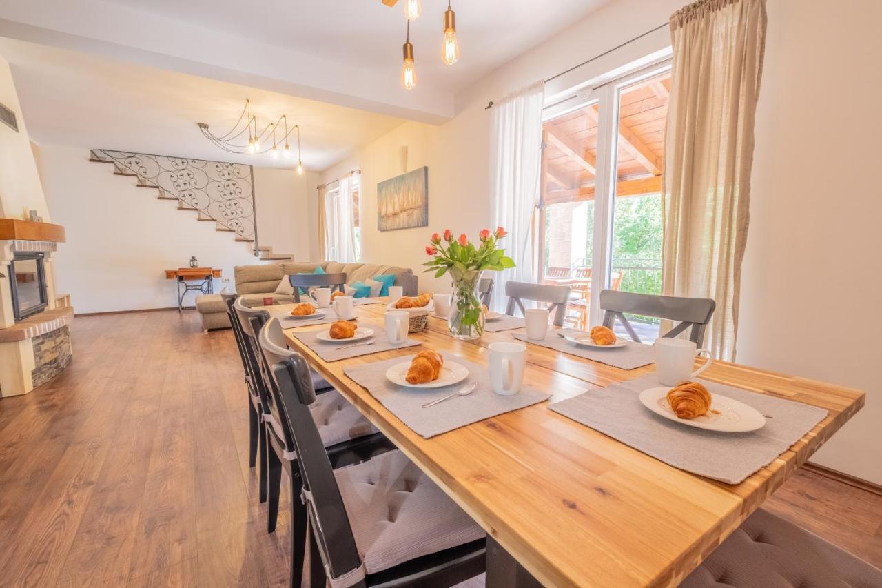 Amazing 4 Bedroom Villa With Swimming Pool And Wifi, Family Frendly Tribalj  Kültér fotó