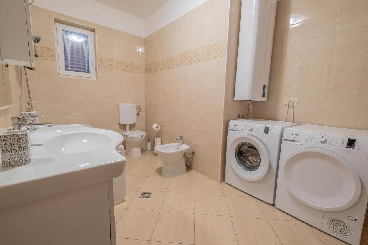 Amazing 4 Bedroom Villa With Swimming Pool And Wifi, Family Frendly Tribalj  Kültér fotó
